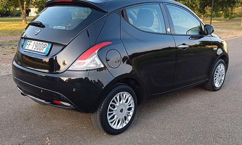 Lancia Ypsilon 1.2 6...