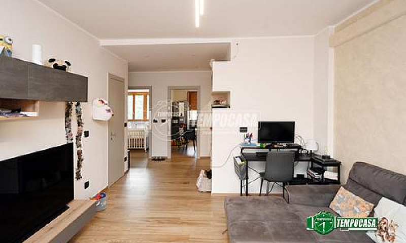 3 Locali In Via Salv...