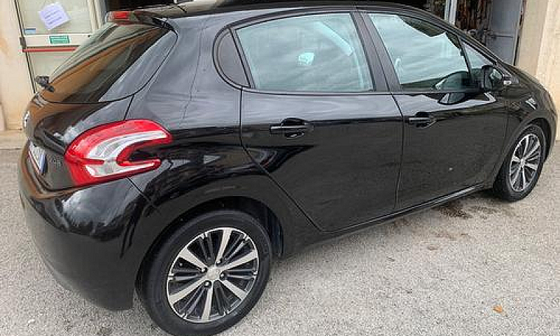 Peugeot 208 1.4 Hdi ...