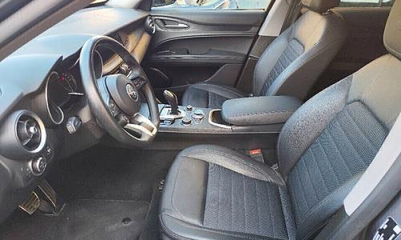 Alfa Romeo Stelvio 2...