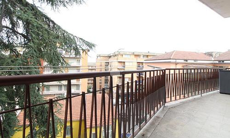4 Locali A Campobass...