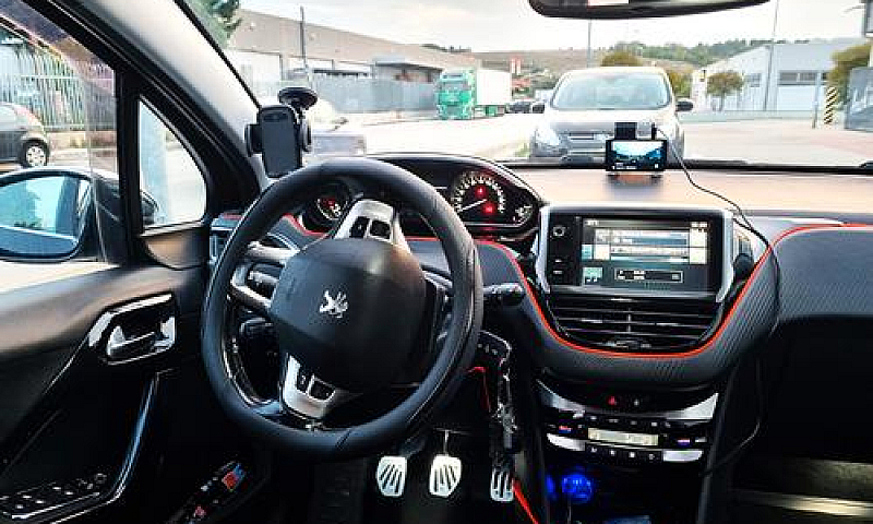 Peugeot 208 Benz / G...