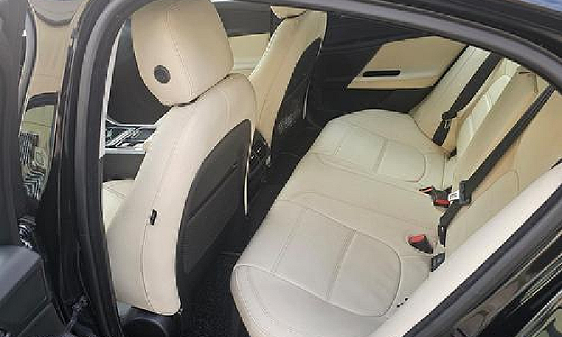 Jaguar Xe 2.0D Awd...