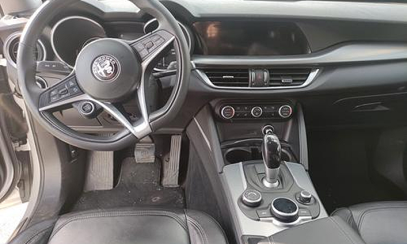 Alfa Romeo Stelvio 2...