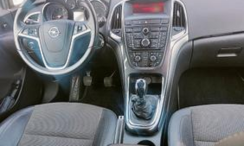 Opel Astra J Sportou...