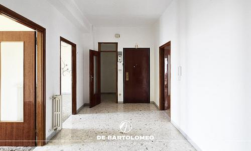 Via Cesare Battisti ...