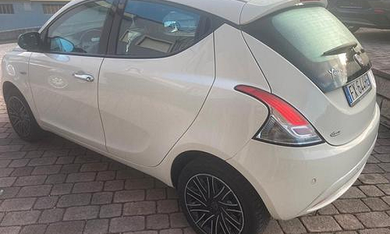 Lancia Ypsilon 1.2 6...