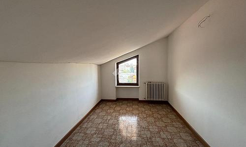 3 Locali A Moretta...
