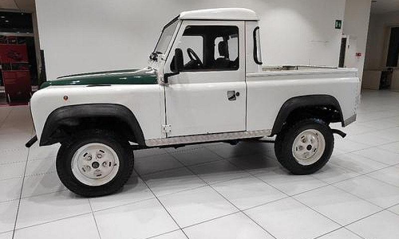 Land Rover Defender ...