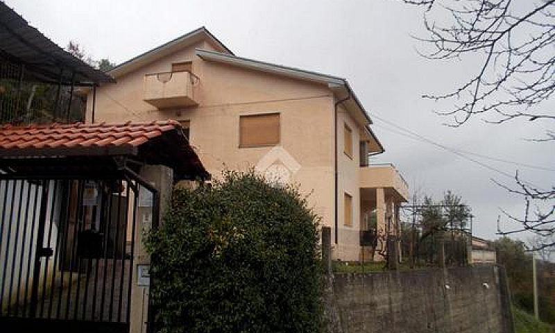 4 Locali A Mendicino...