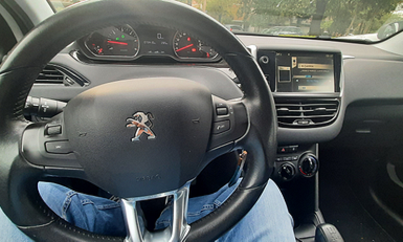 Peugeot 208 1.4 Hdi...