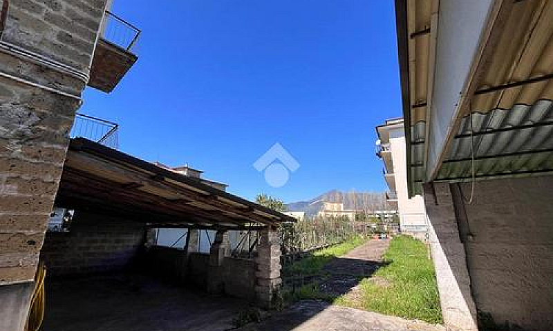 4 Locali A Fondi...