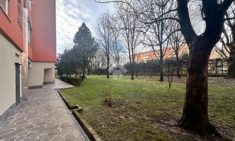 3 Locali A Milano...