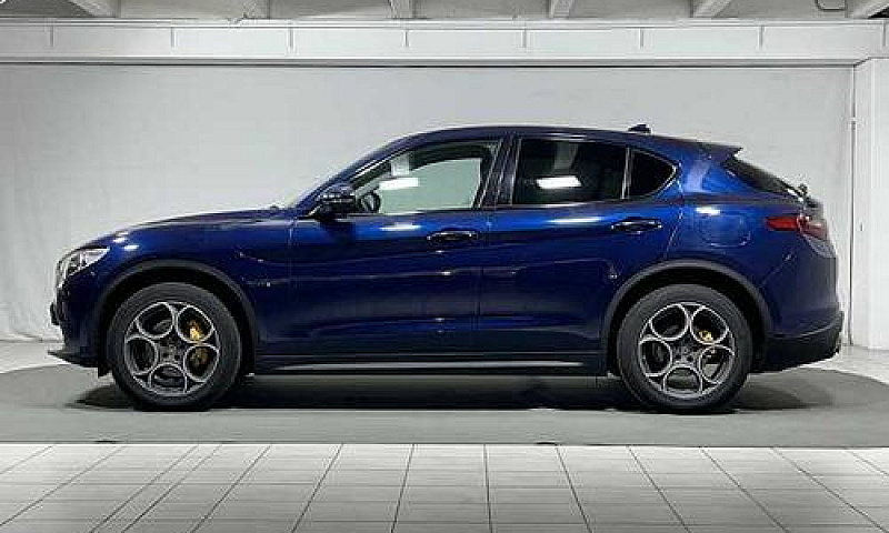 Alfa Romeo Stelvio 2...