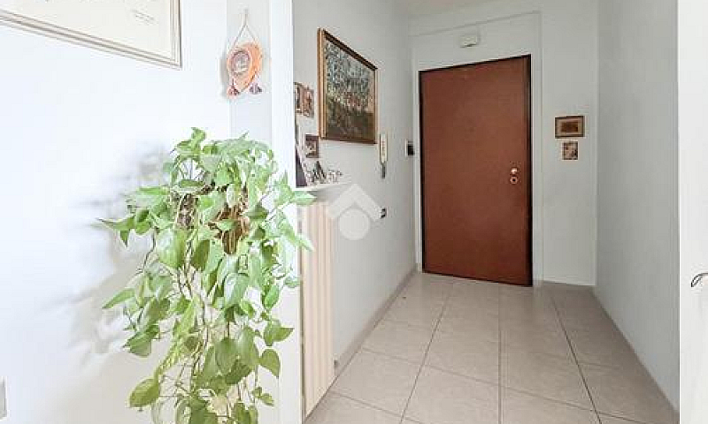 4 Locali A Chieti...
