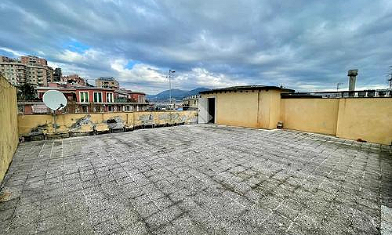 5 Locali A Genova...