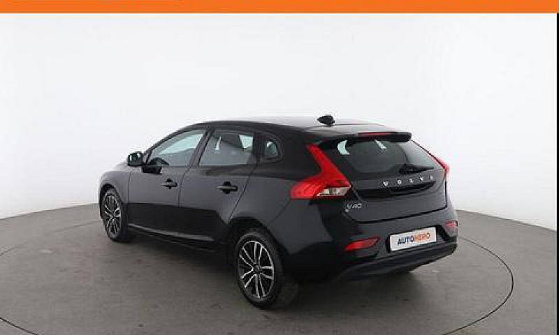 Volvo V40 T2 Plus...