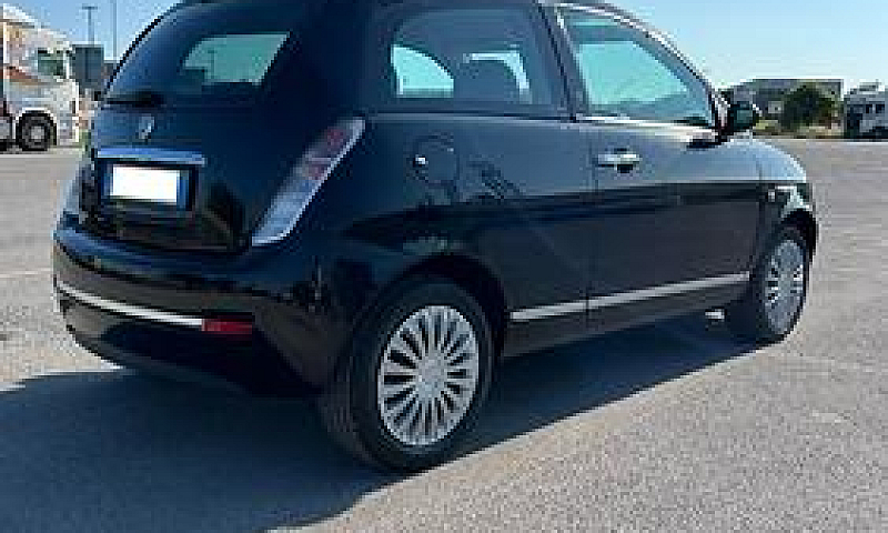 Lancia Ypsilon...