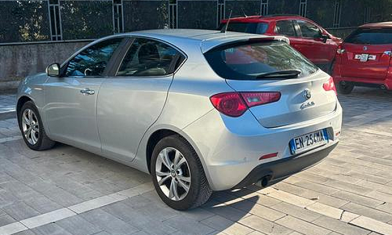 Alfa Romeo Giulietta...