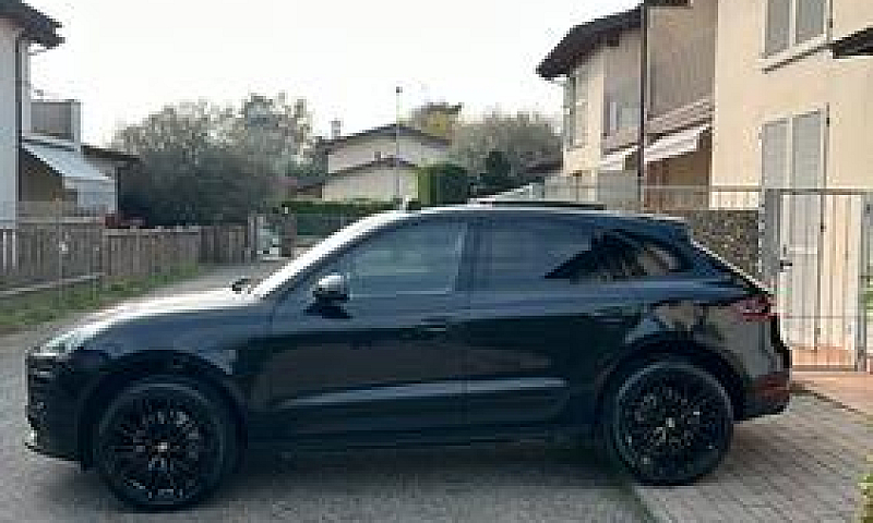 Porsche Macan S...