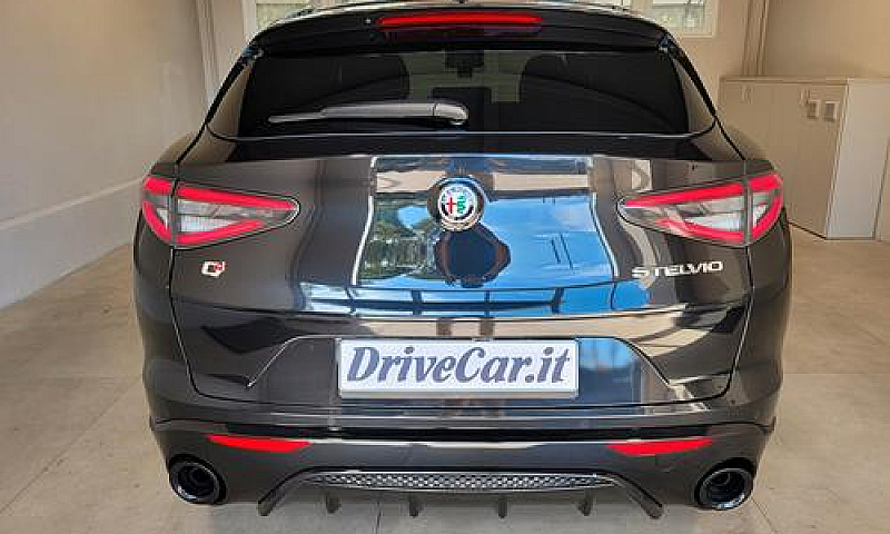 Alfa Romeo Stelvio V...