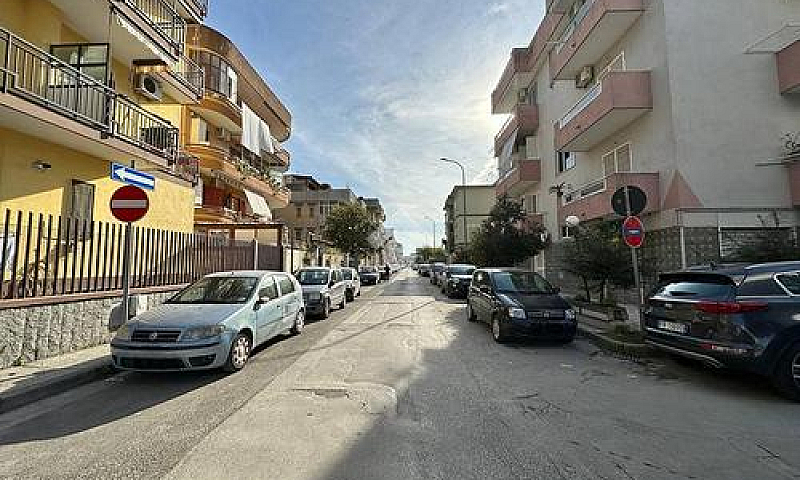 3 Locali A Arzano...