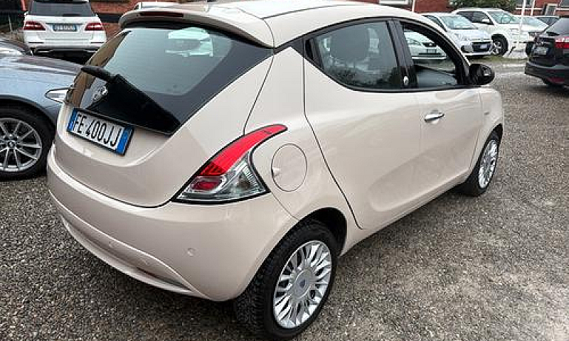 Lancia Ypsilon 1.2 G...