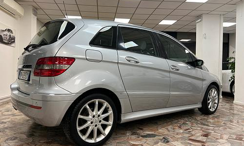 Mercedes-Benz B200 S...