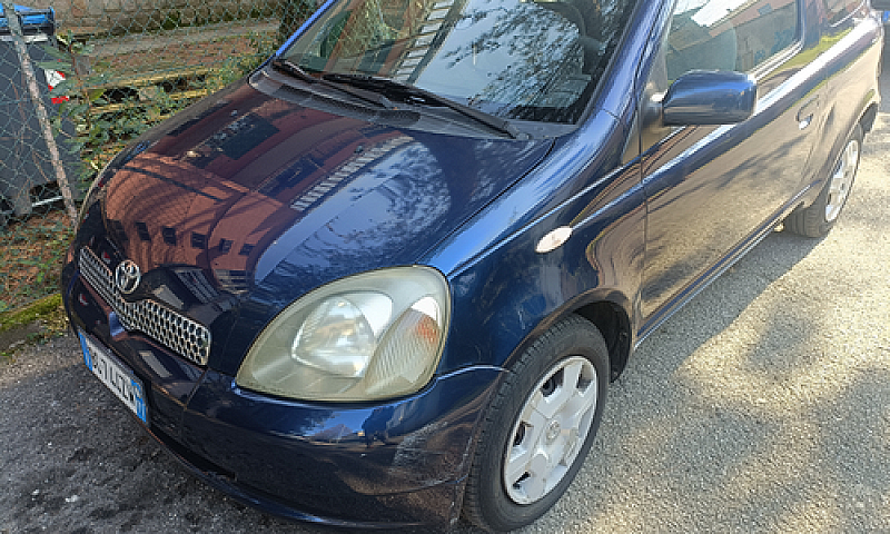 Toyota Yaris 1999...
