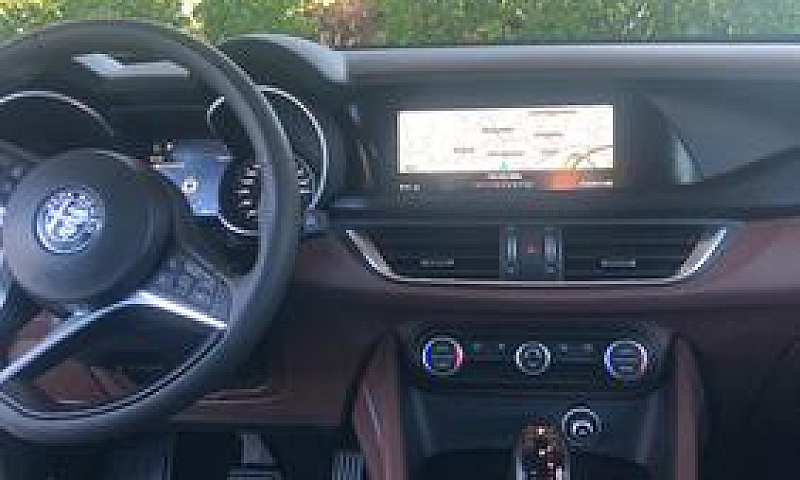 Alfa Romeo Stelvio Q...