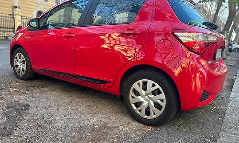 Toyota Yaris Hybrid ...