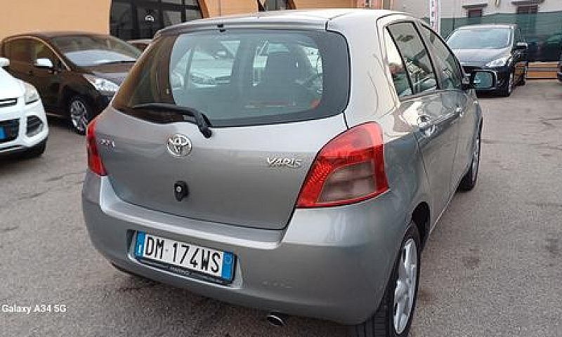 Toyota Yaris 1.0 5 P...
