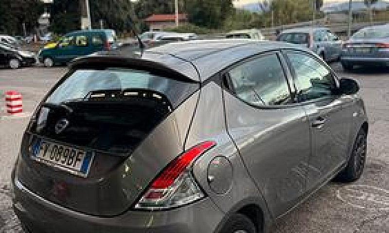 Lancia Ypsilon 1.2 6...