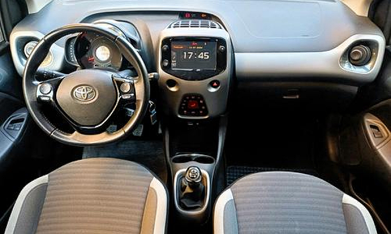 Toyota Aygo Toyota A...