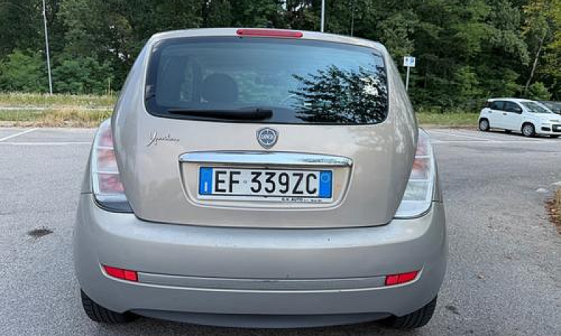 Lancia Ypsilon 1.2 6...