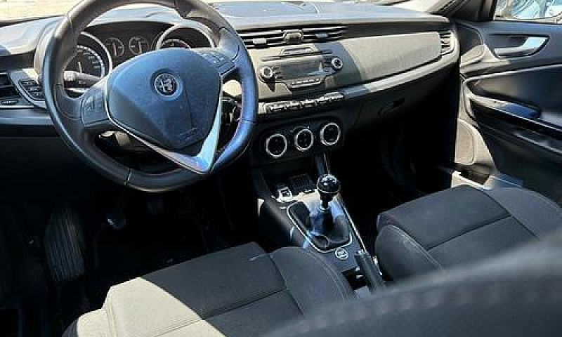 Alfa Romeo Giulietta...