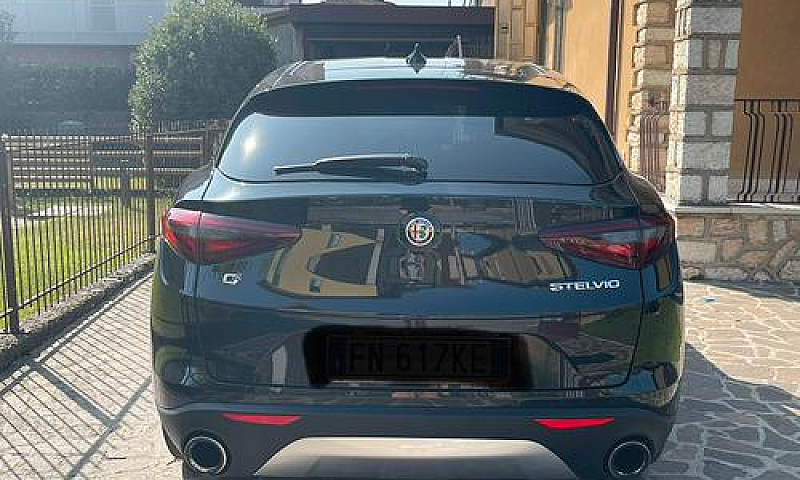 Stelvio 2.0 200Cv Q4...