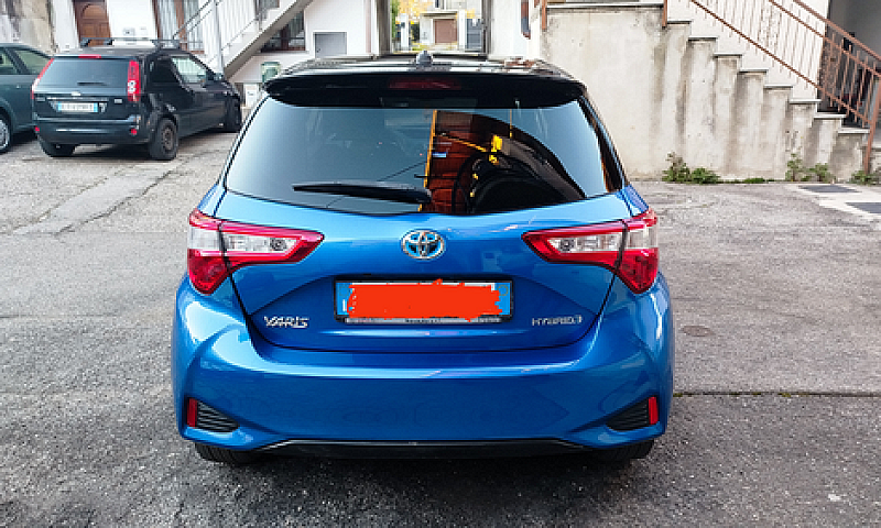 Toyota Yaris Hybrid ...