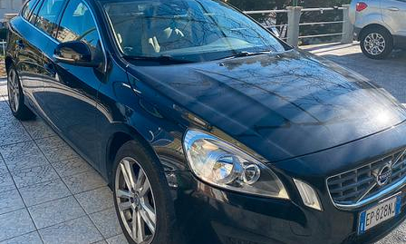 Volvo V60...