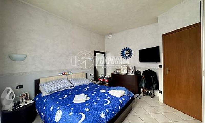 4 Locali Con Box Aut...