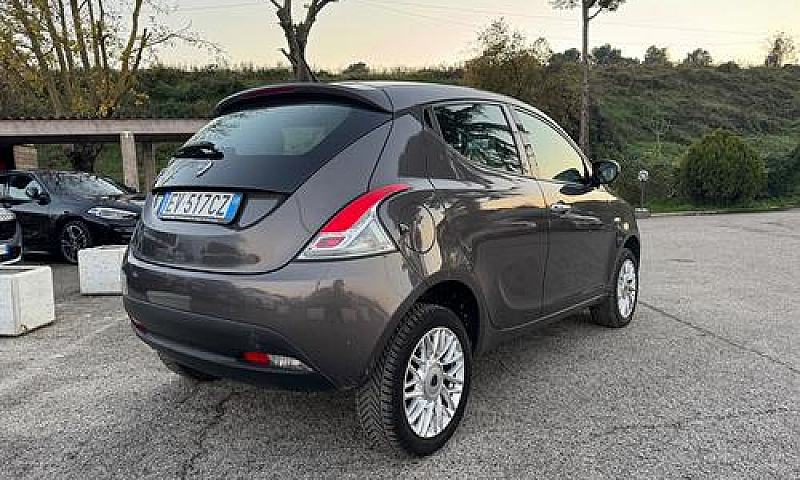 Lancia Ypsilon 0.9 T...