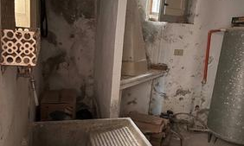 Vendita Casa+Magazzi...
