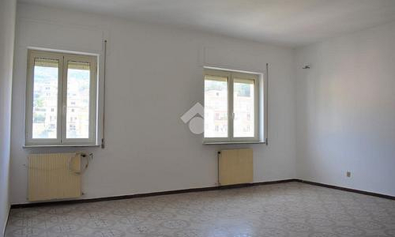3 Locali A Paola...