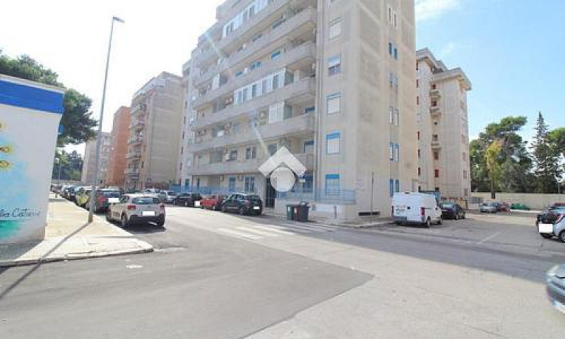 4 Locali A Brindisi...