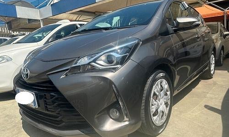 Toyota Yaris Lounge ...