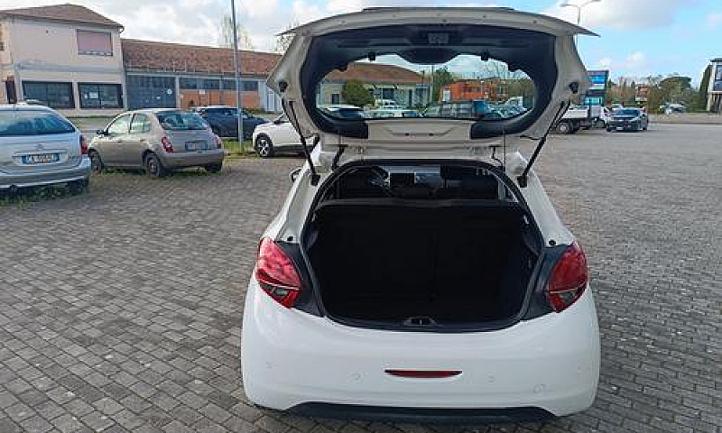 Peugeot 208 1.2 5 Po...