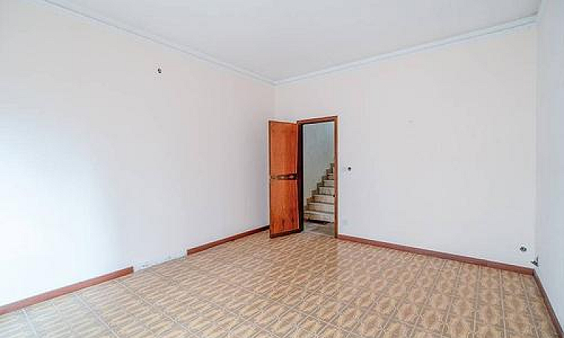 Palazzetto Con Terra...