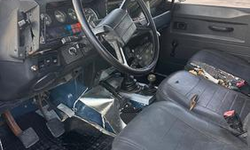 Land Rover Defender ...