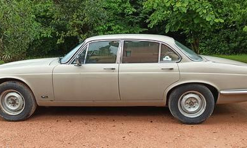 Jaguar Xj6...