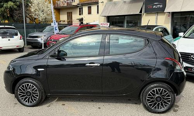 Lancia Ypsilon Hybri...